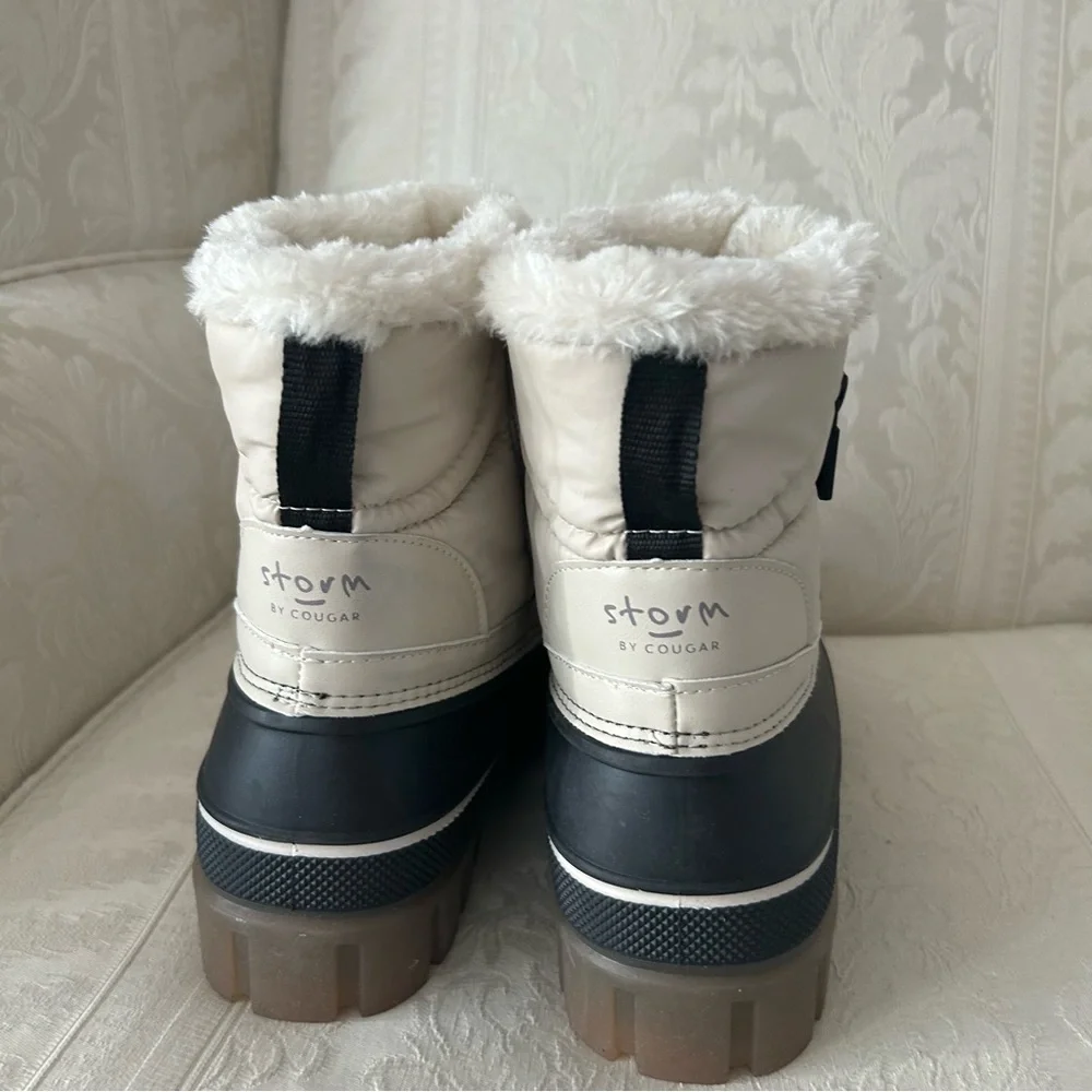 Super warm easy to clean! Cougar Women's Gogo Waterproof Winter Boots size 10